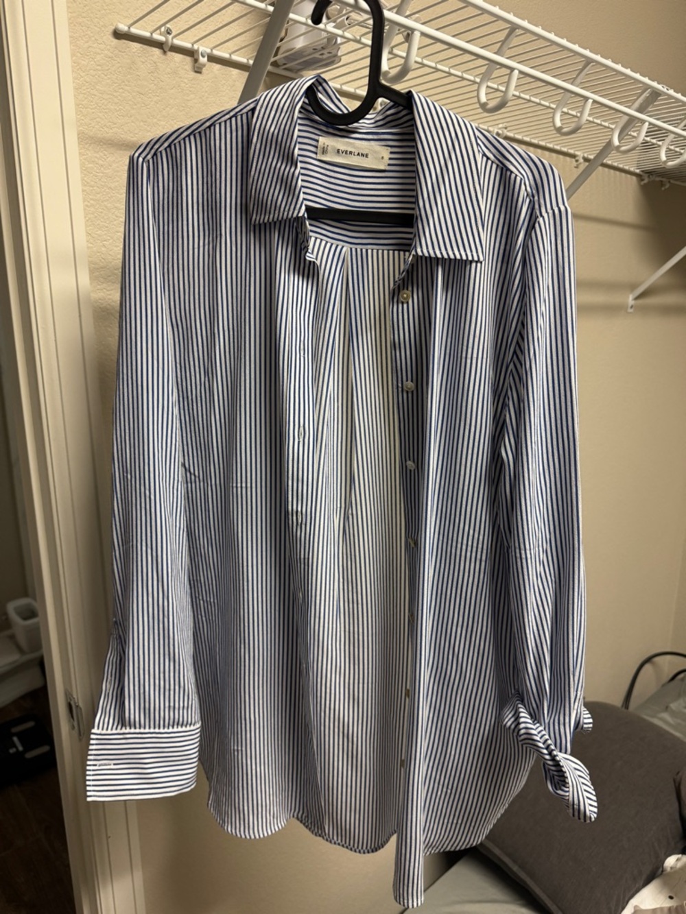 Everlane Women's Blue & White Stripe Button-Up Shirt - Picture 5 of 5